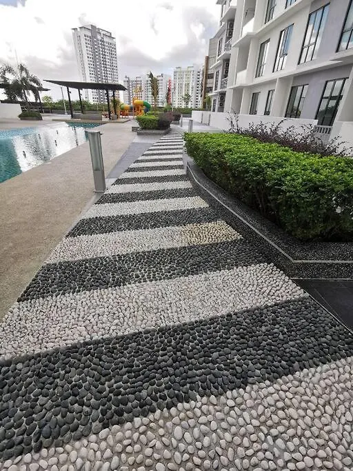B1105 The Platino Paradigm Mall Netflix!!Big Balcony Swimming Pool View By Stay Johor Bahru Malaysia